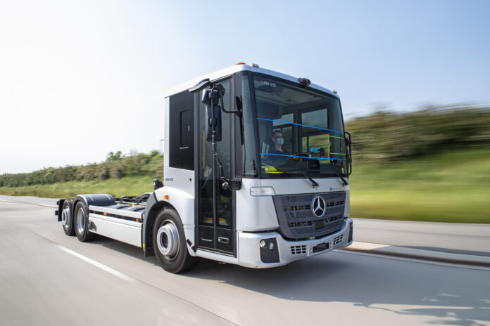 Mit großen Schritten Richtung Serie: Erprobung des Mercedes-Benz eEconic für den vollelektrischen Kommunaleinsatz läuft auf HochtourenStriding towards series production: Trials of the Mercedes-Benz eEconic for fully electric operation in municipal use