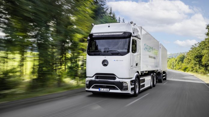 Mercedes-Benz Trucks feiert Weltpremiere des batterieelektrischen Fernverkehrs-Lkw eActros 600Mercedes-Benz Trucks celebrates world premiere of the battery electric long-haul truck eActros 600